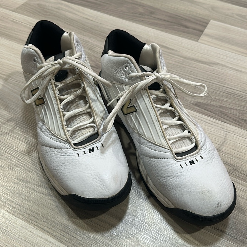New Balance 885 Sneakers Mens Size 11 White leather Athletic basketball shoes
